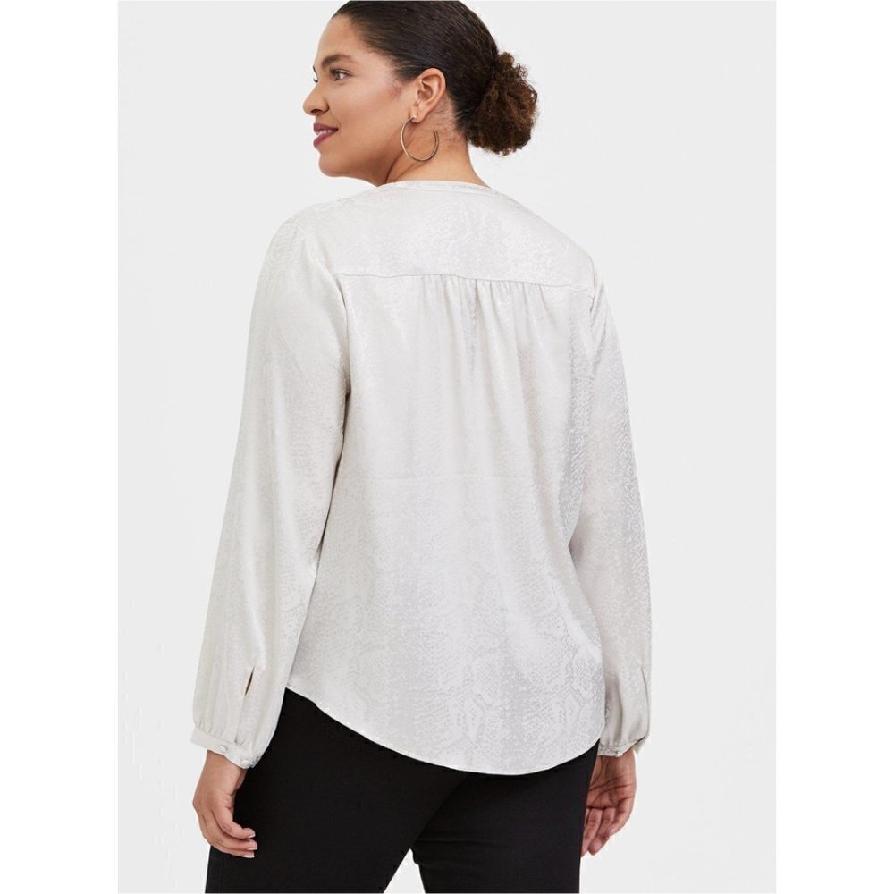 Torrid Ivory Jacquard Button Front Blouse - Picture 3 of 8